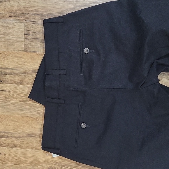 AMAZON ESSENTIALS Black Slim-Fit Wrinkle-Resistant Flat Chino Front Pant  -30x32 - Picture 8 of 13